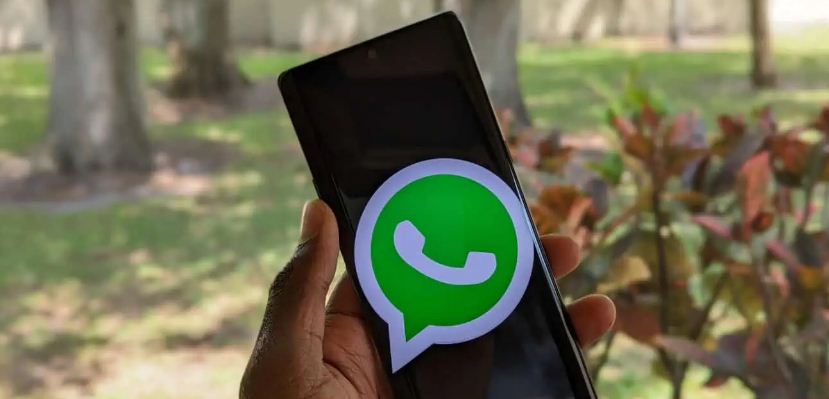 WhatsApp Is Experimenting With Screen Sharing and A Redesigned Navigation Bar